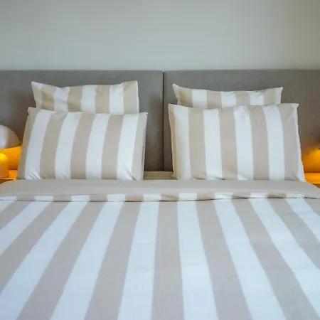 公寓 #102 Heart Of Vieil - Place Nationale-high-end Newly Renovated & Furnished *