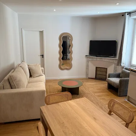#102 Heart Of Vieil - Place Nationale-high-end Newly Renovated & Furnished * 昂蒂布